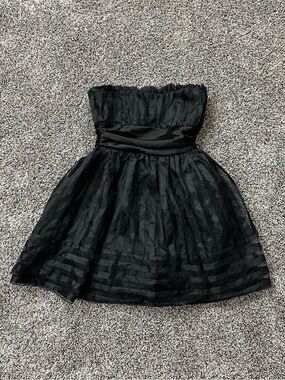 Oasis Black Ruffled Tube Dress (size 6)